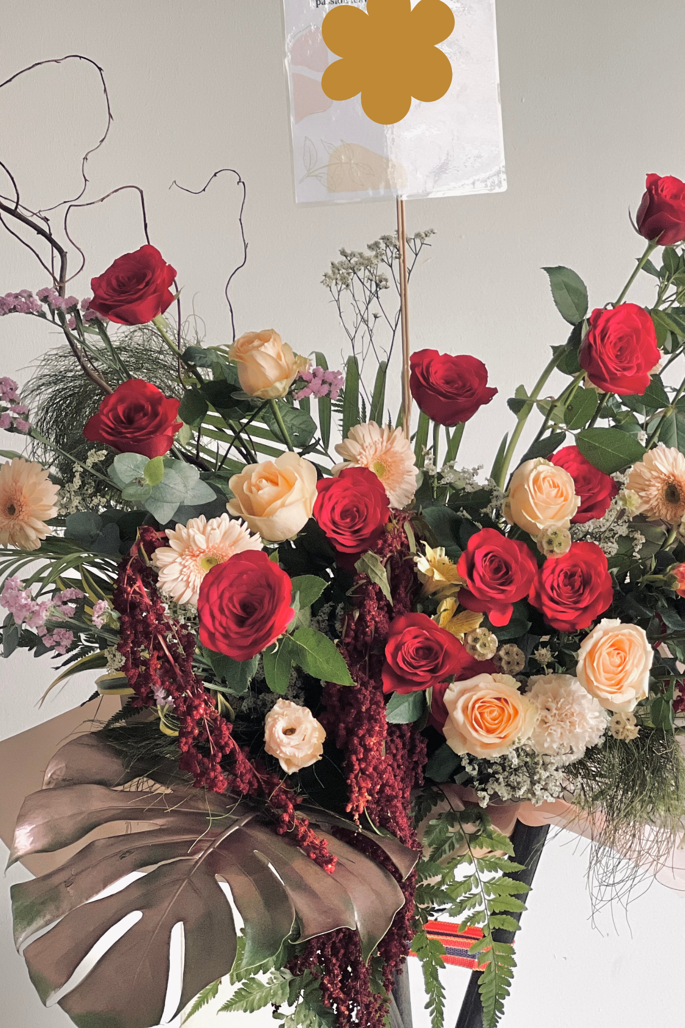 Red blooms Premium Stand